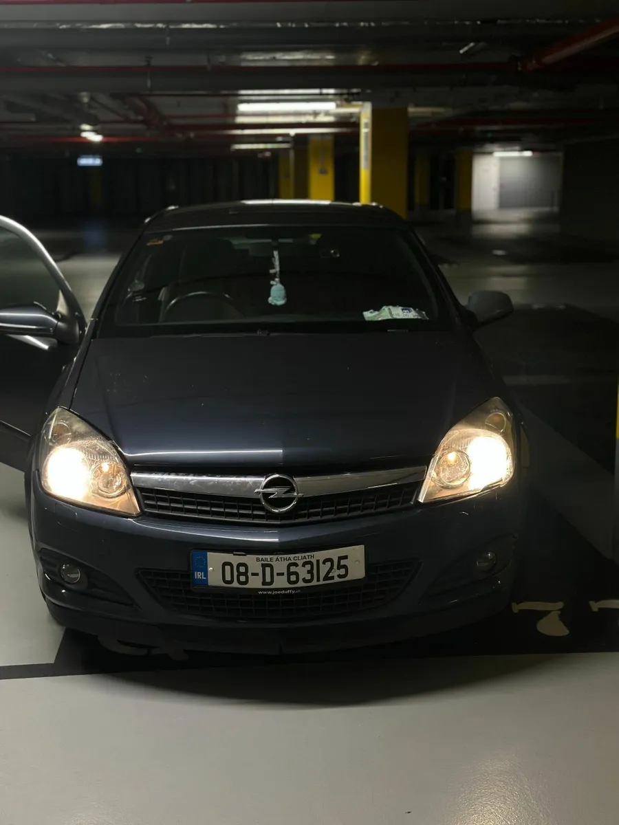 Opel Astra 2008 - Image 1
