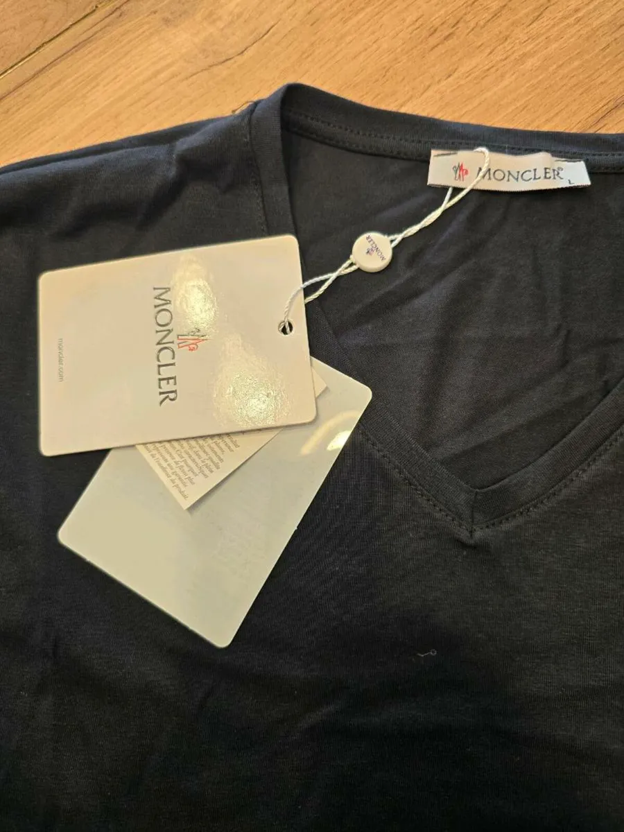 Moncler v neck t shirt dark navy - Image 2