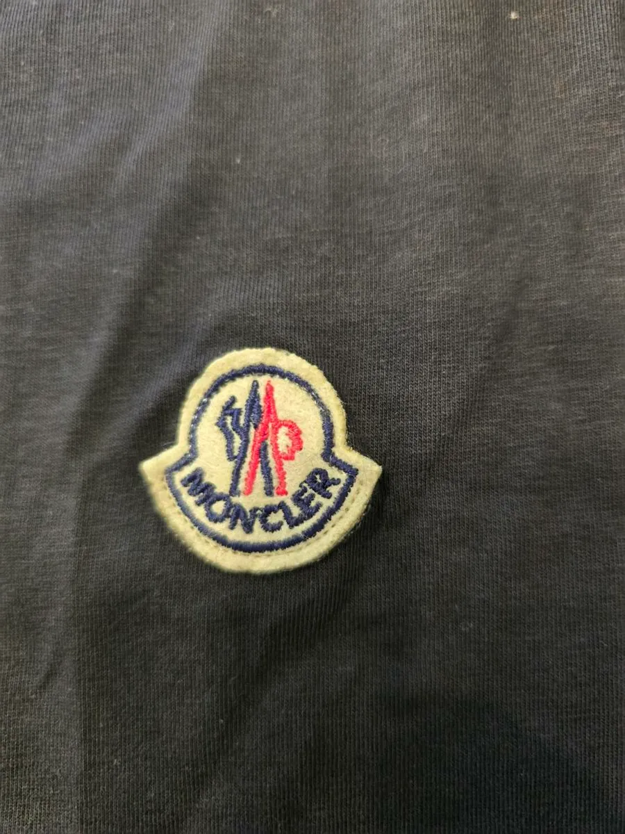 Moncler v neck t shirt dark navy - Image 3