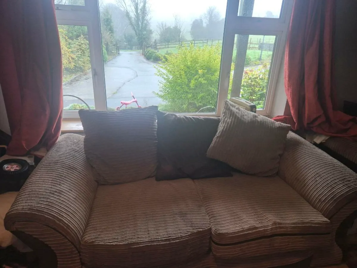 3 seater couch and 2 seater - Image 1