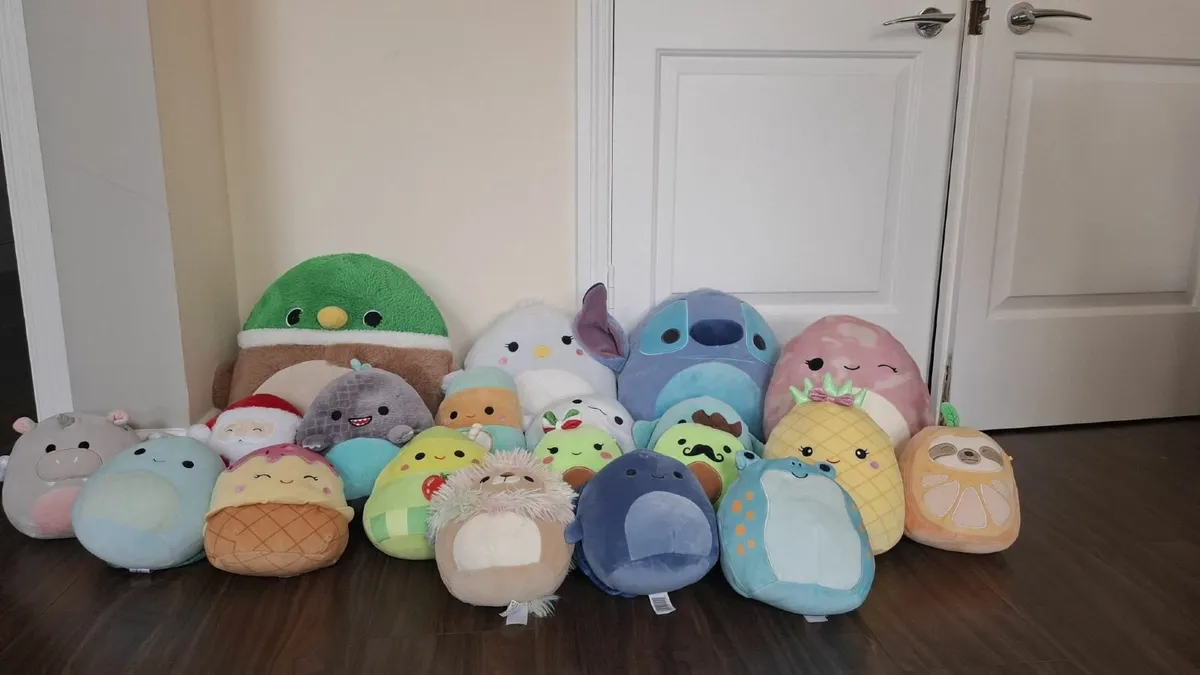 20 squishmallows toys and a toy hammock - Image 2