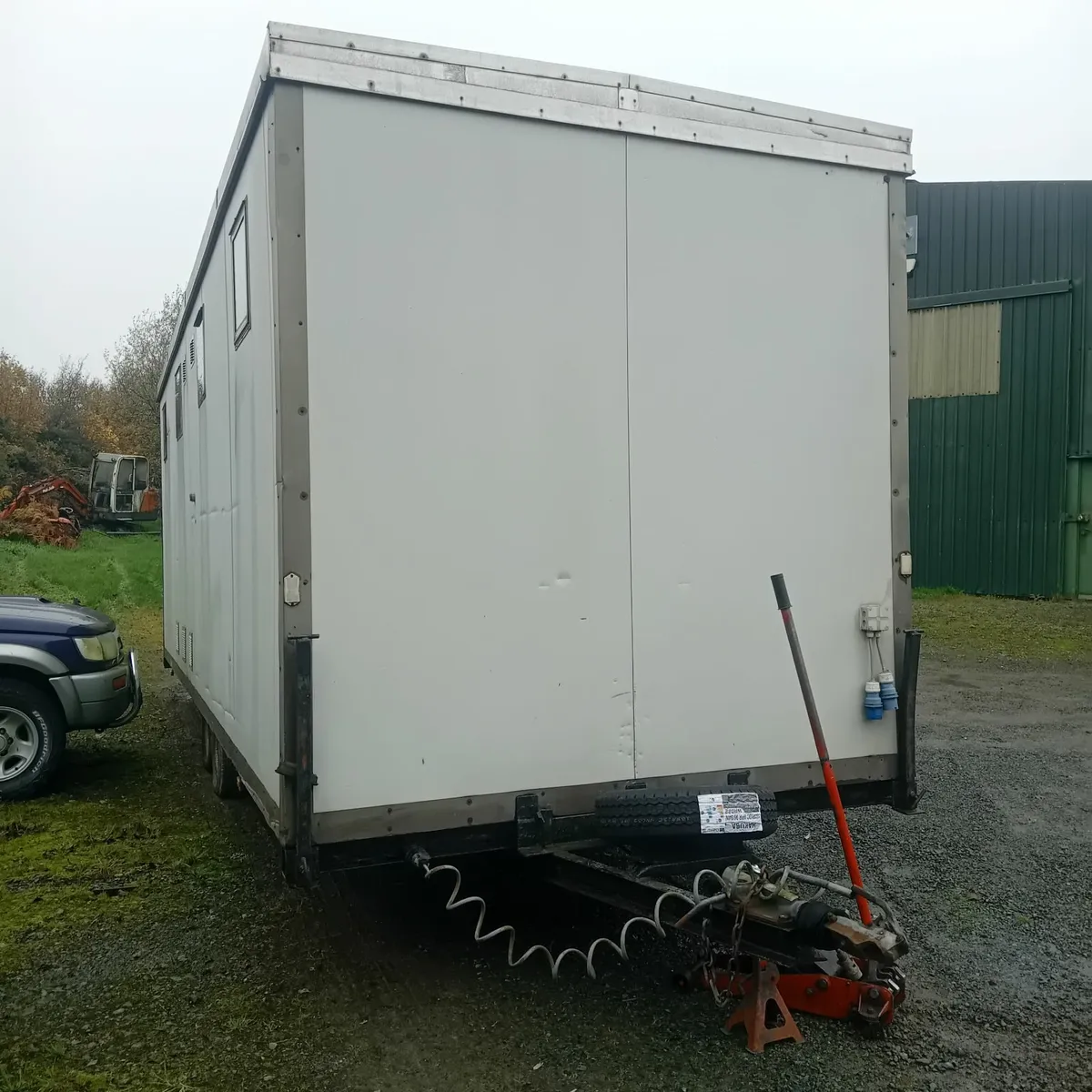 Mobile portacabin on wheels 20ft x 8ft - Image 2