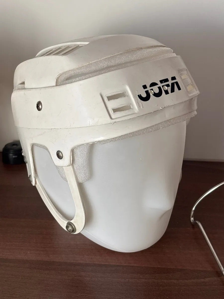 Old style hurling helmet (looking for swaps) - Image 1