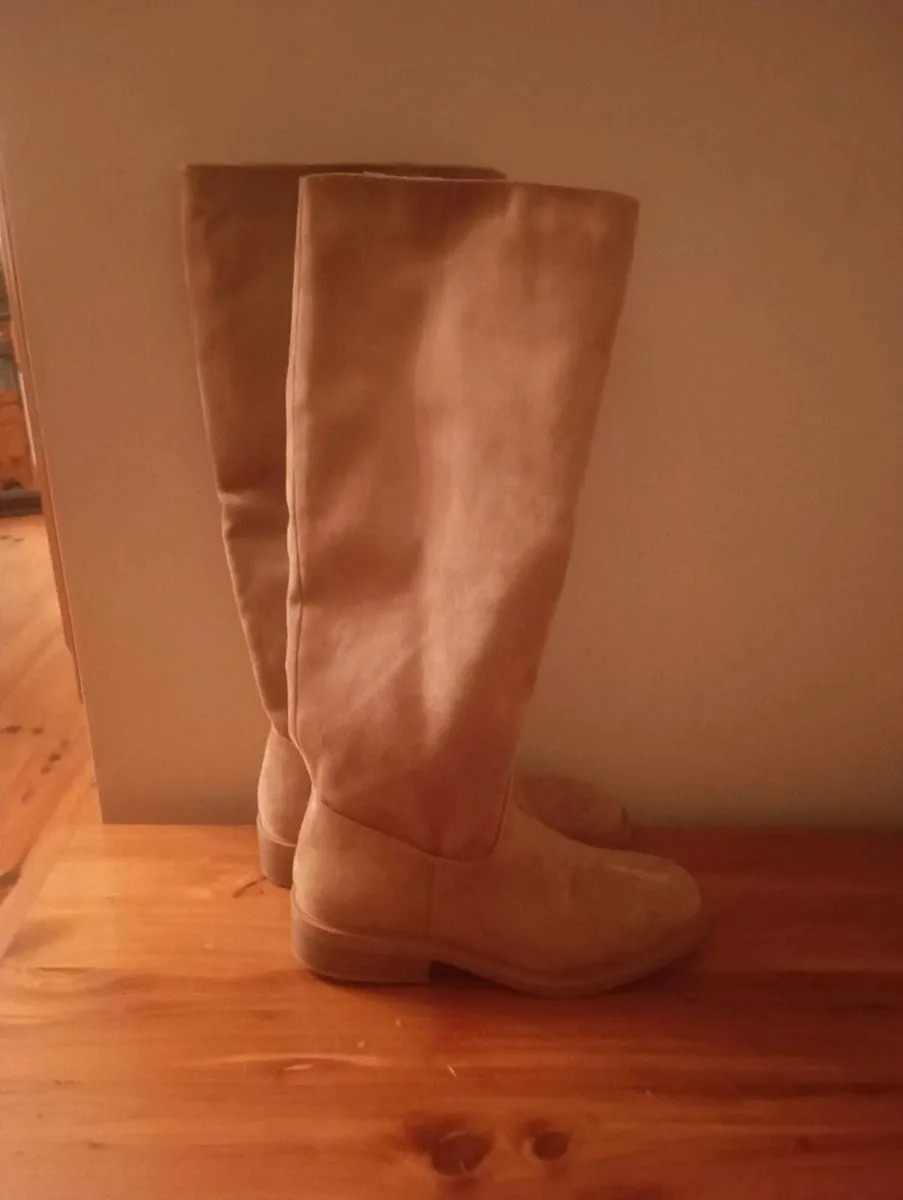 New swade ladies boots size 5.25Euro. - Image 1