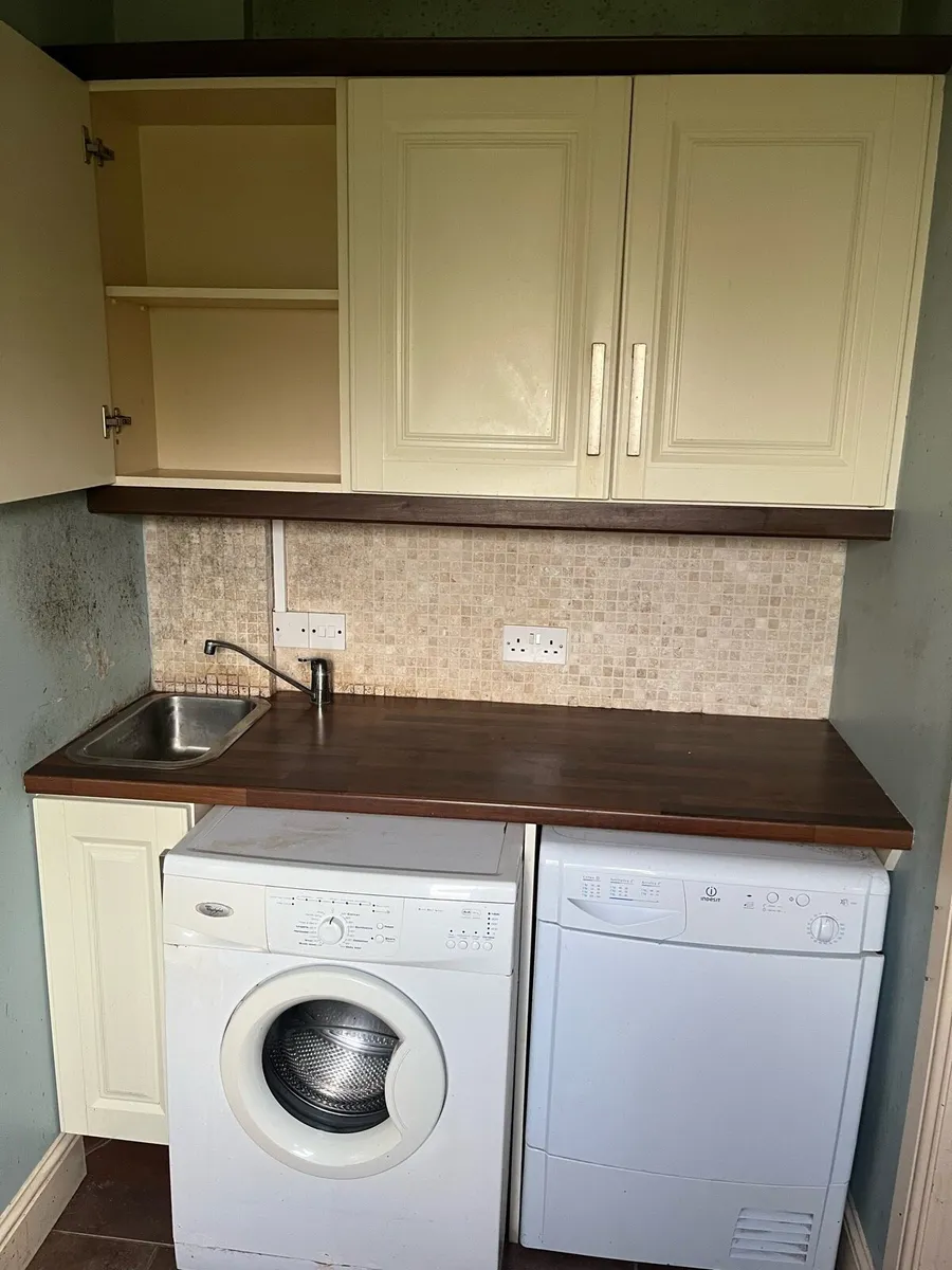 Full kitchen with appliances - Image 3