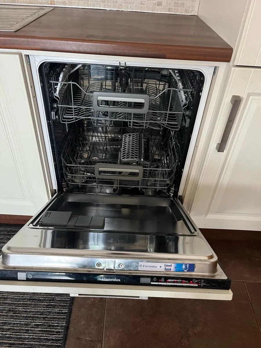 Full kitchen with appliances - Image 4