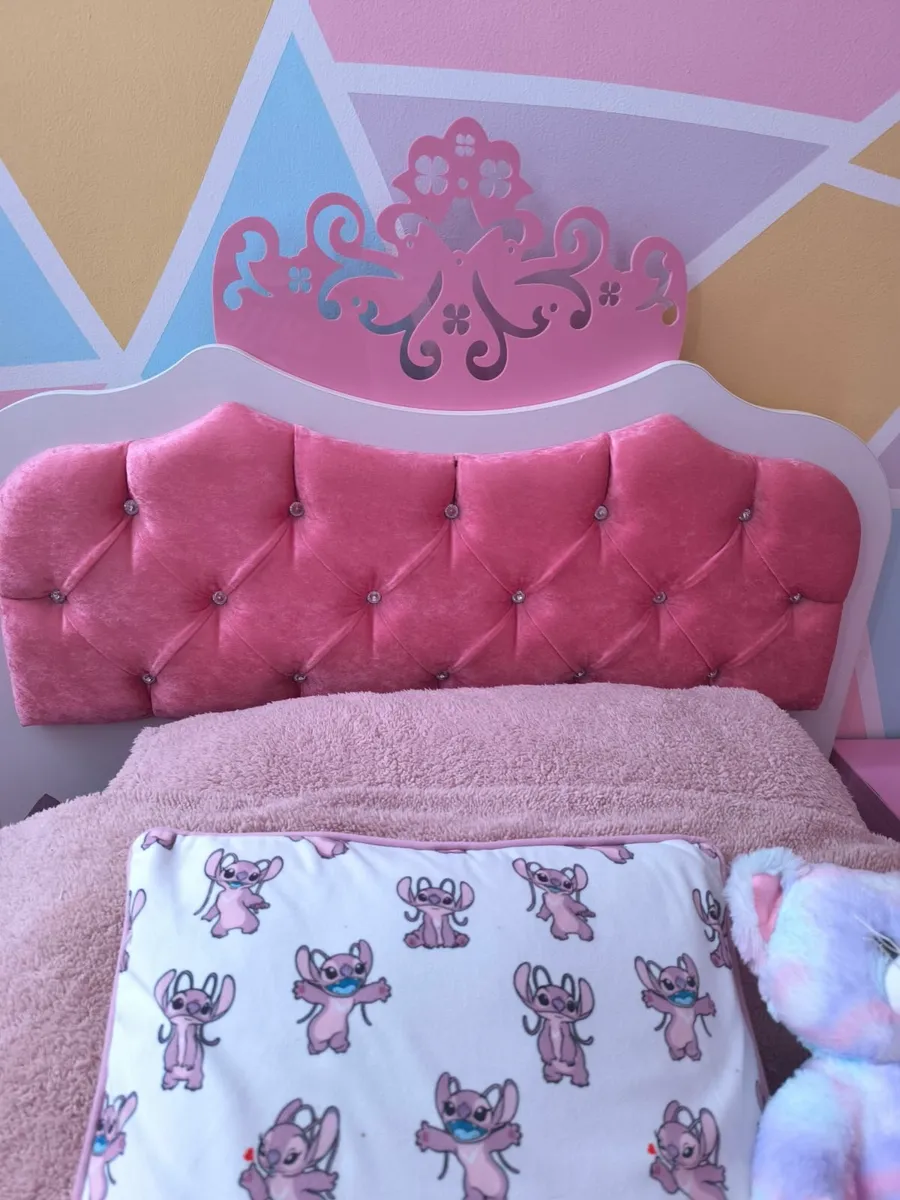 Single bed and drawers and wardrobe - Image 3