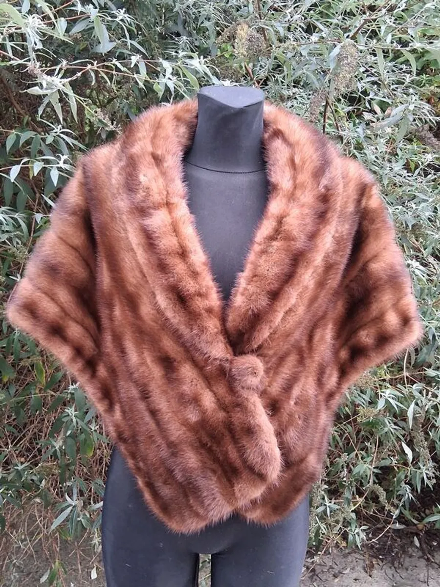 Vintage Sacks &Brendlor Mink Cape(Mint Condition) - Image 2