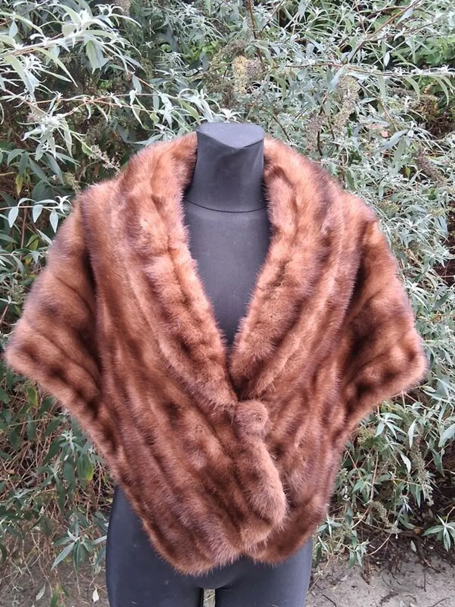 Vintage Sacks &Brendlor Mink Cape(Mint Condition) - Image 3