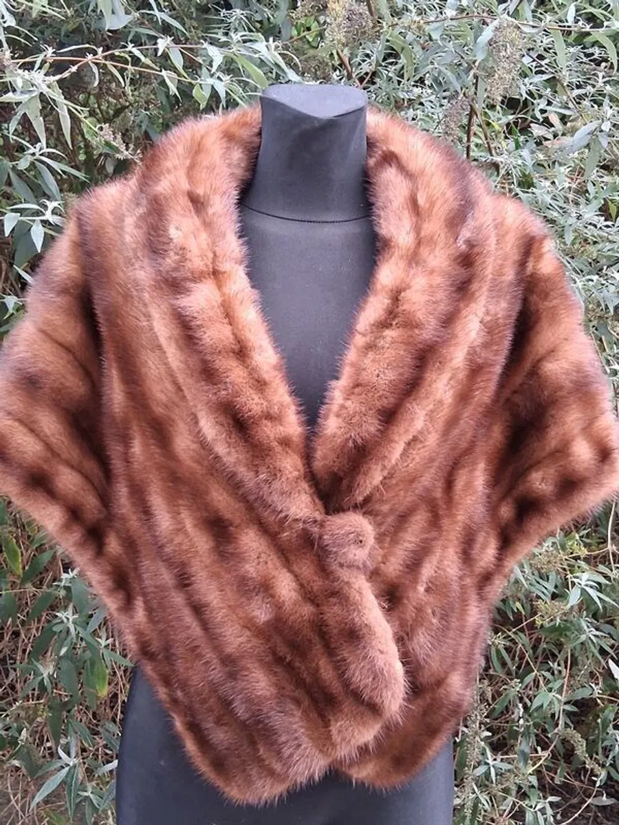 Vintage Sacks &Brendlor Mink Cape(Mint Condition) - Image 4