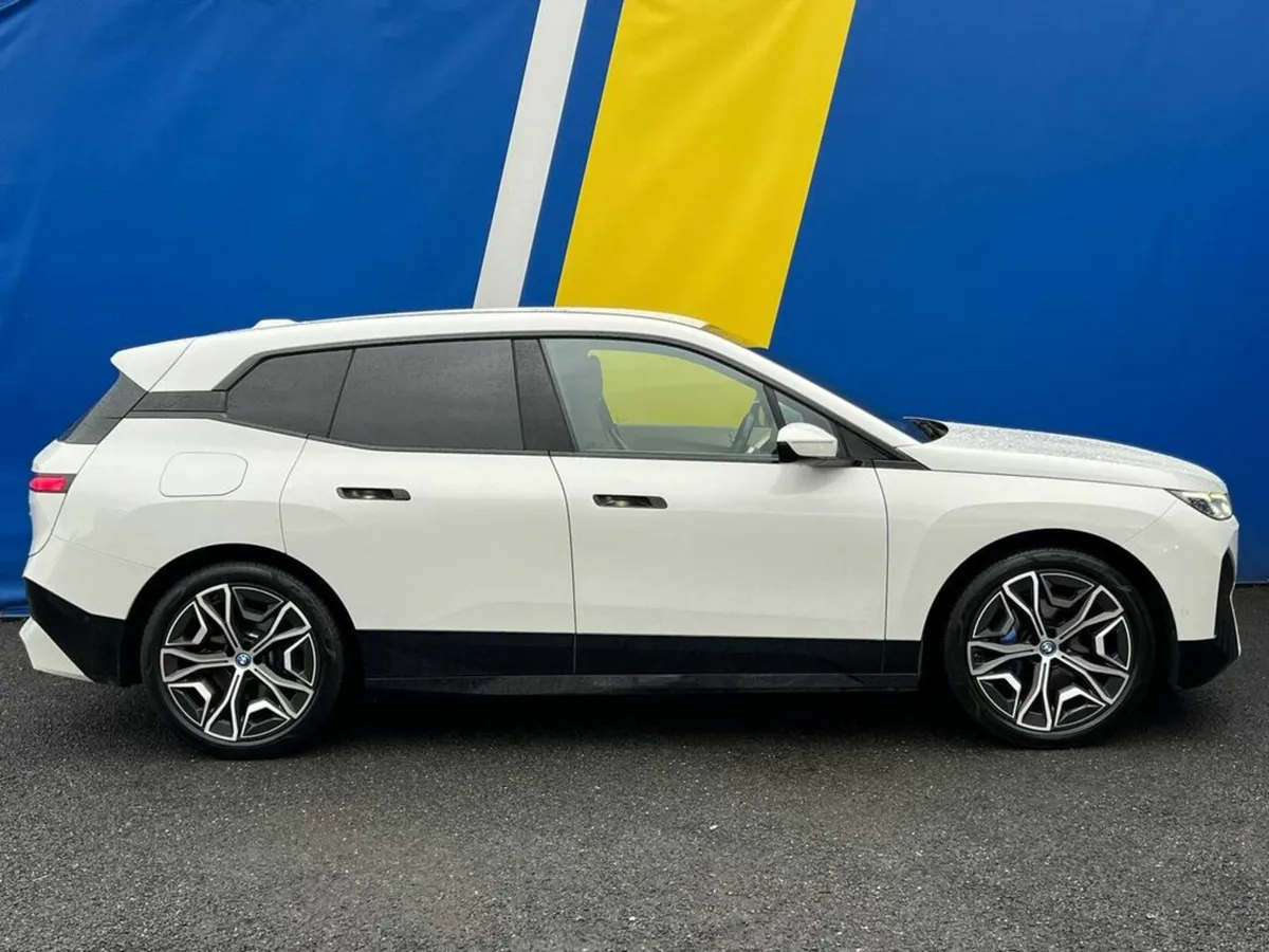 BMW iX XDRIVE40E PREMIUM ** MASSIVE SPEC ** // HAR - Image 3
