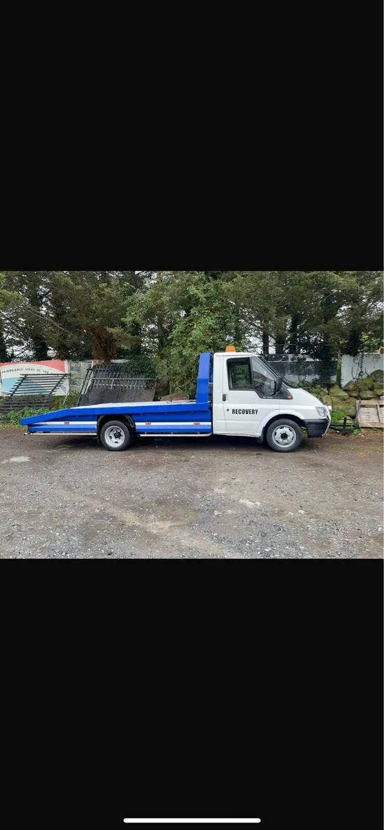 Tow truck and recovery service - Image 1