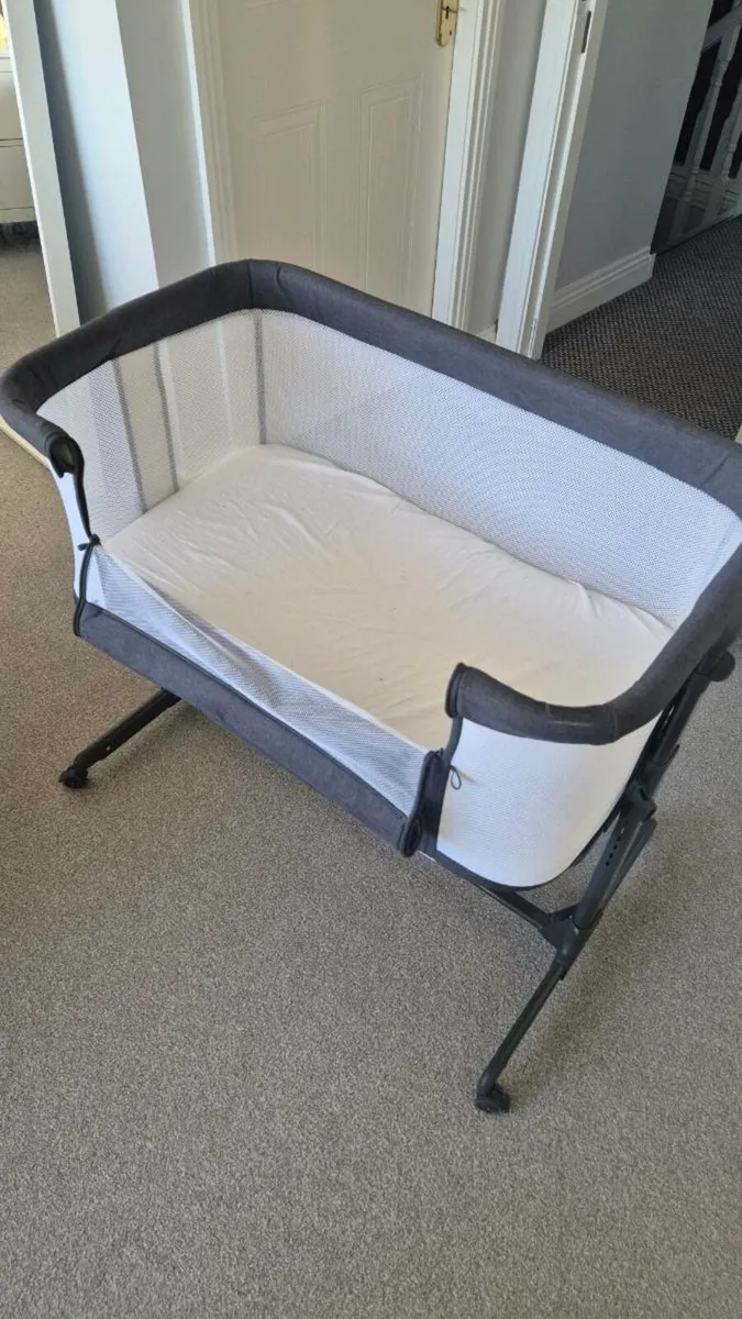 ​Bedside Co-Sleeper Bassinet / Next2Me - Image 2