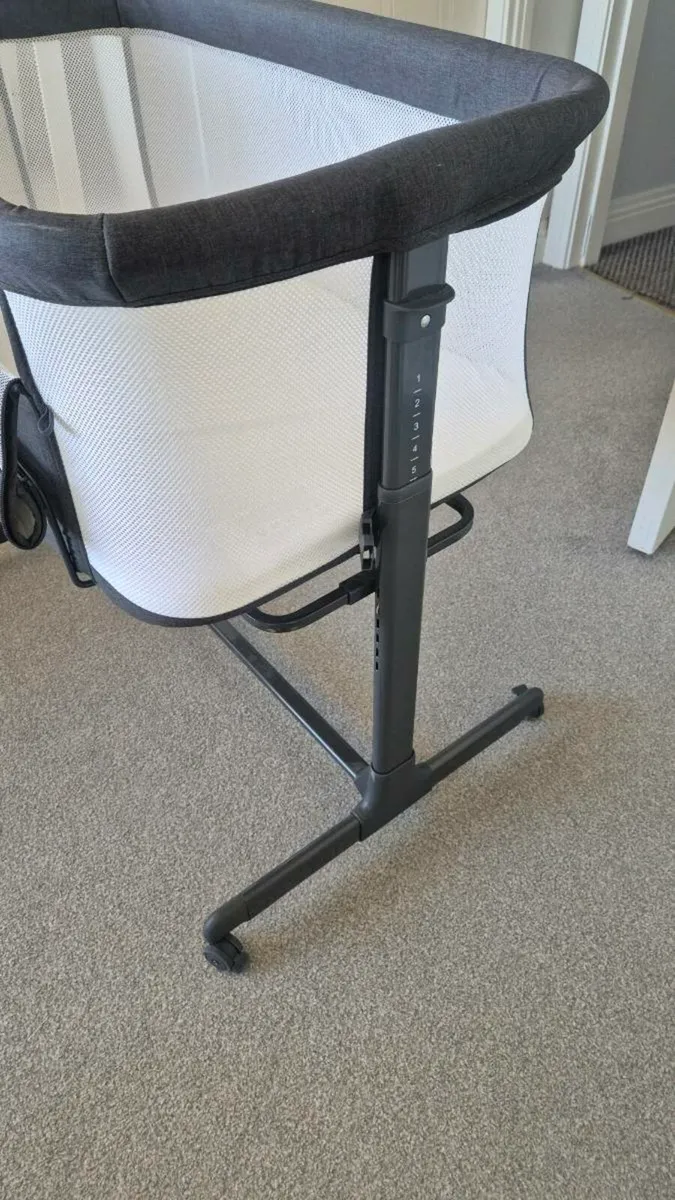 ​Bedside Co-Sleeper Bassinet / Next2Me - Image 3