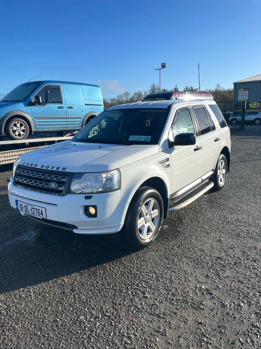 2010 Land Rover Freelander 2 - Image 1