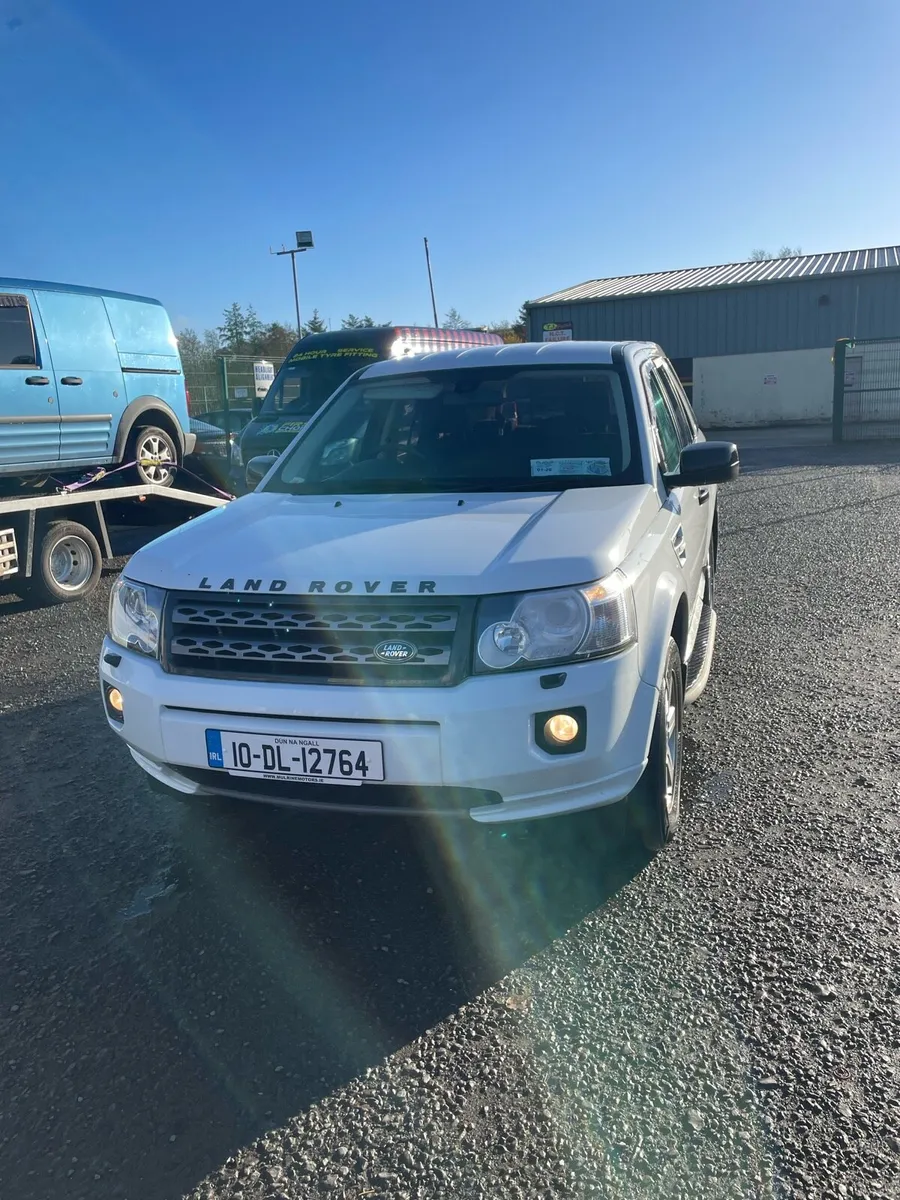 2010 Land Rover Freelander 2 - Image 2