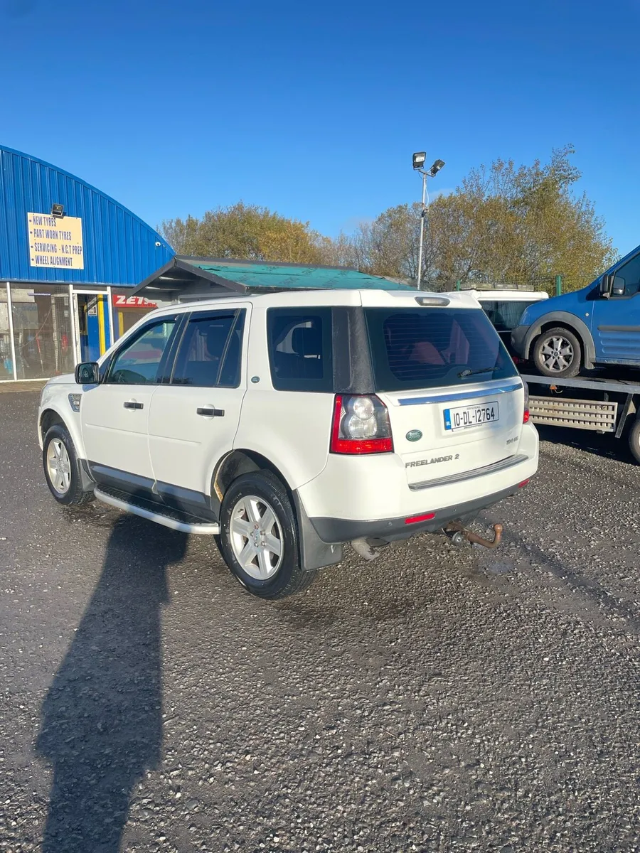 2010 Land Rover Freelander 2 - Image 3
