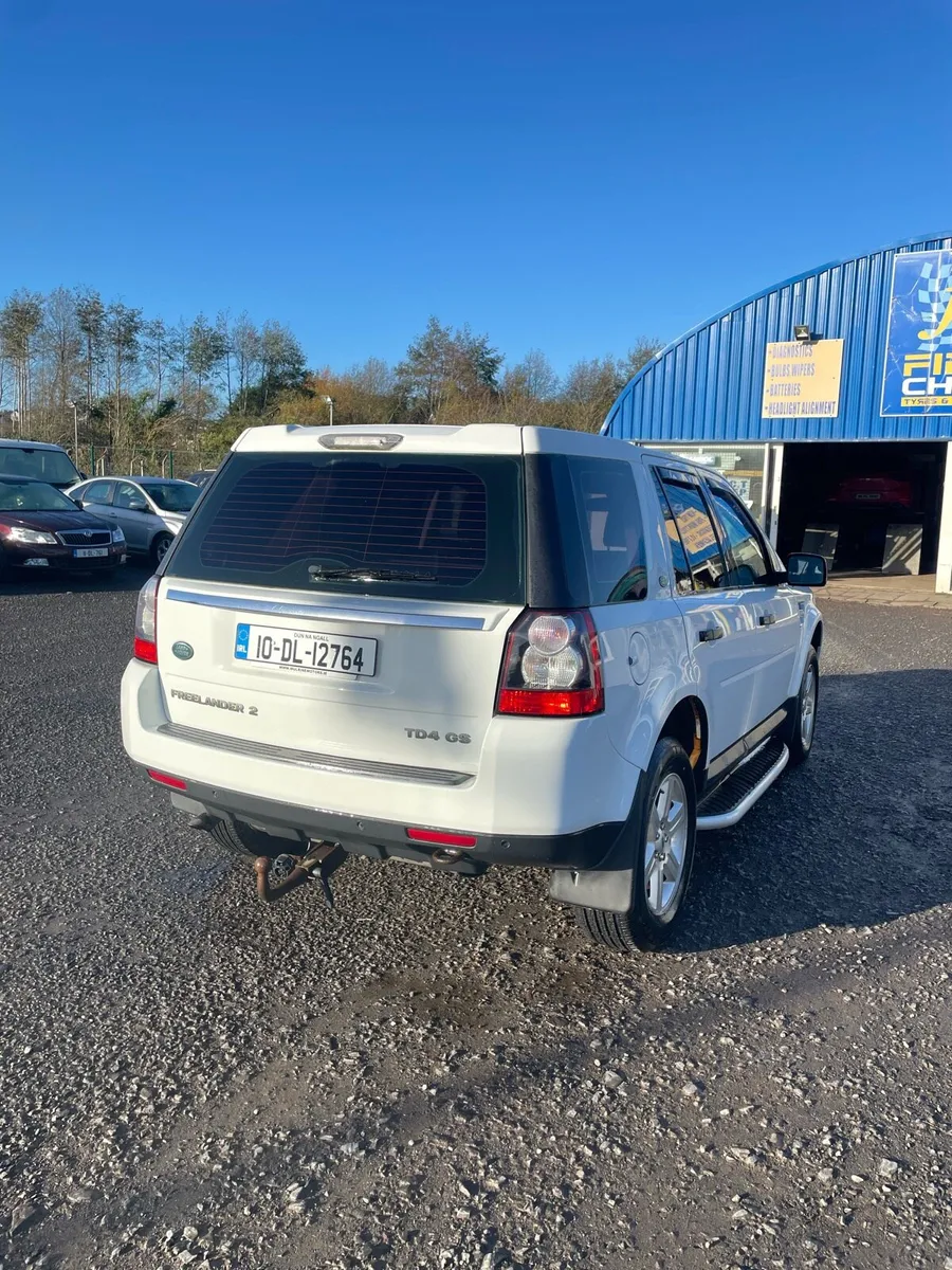 2010 Land Rover Freelander 2 - Image 4
