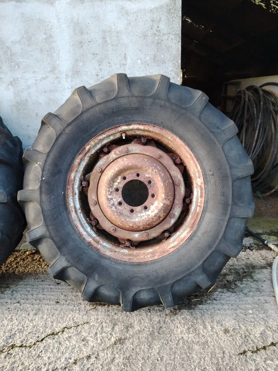 Tractor wheels and tyres - Image 2