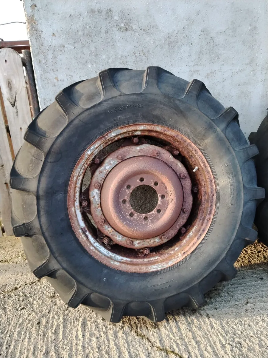 Tractor wheels and tyres - Image 3
