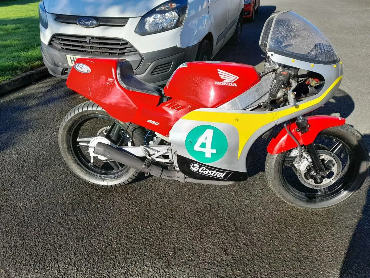Honda CBR 250 four - Image 1