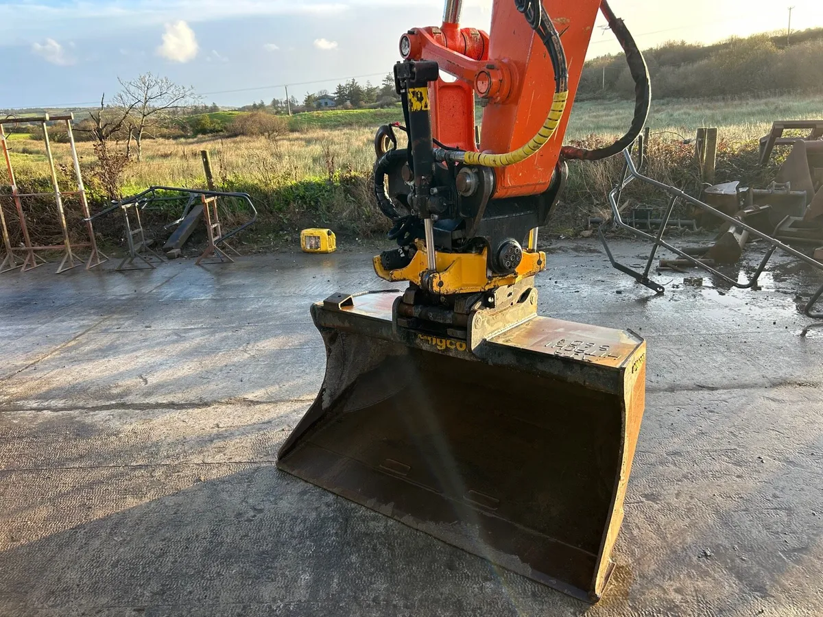 ✅ Engcon Tiltrotator 13-15ton machine - Image 1