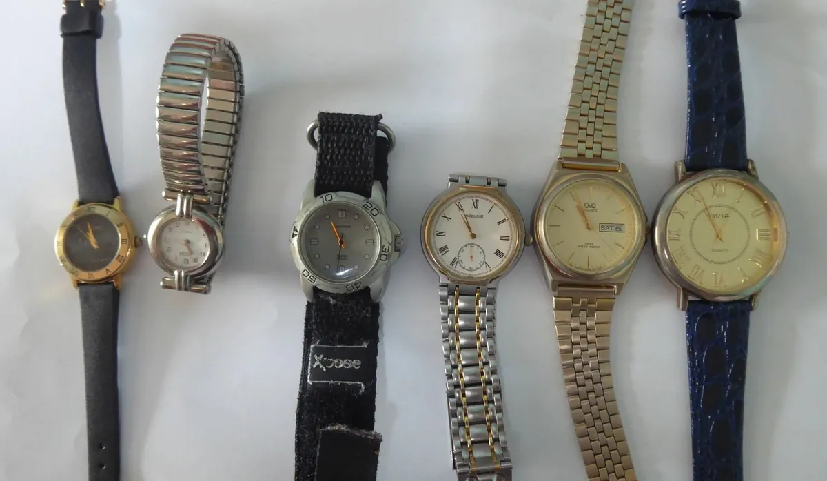 6 vintage quartz watches, all running - Image 1