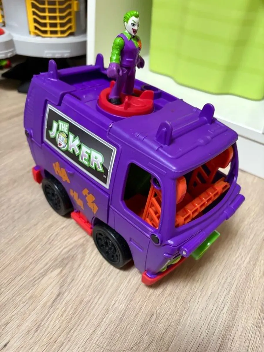 Batman Batcave and accessories - Image 2