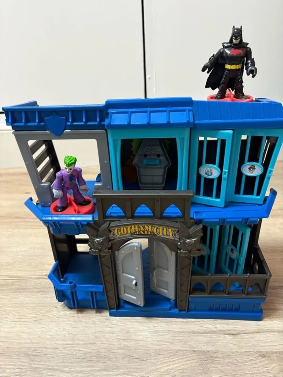 Batman Batcave and accessories - Image 3