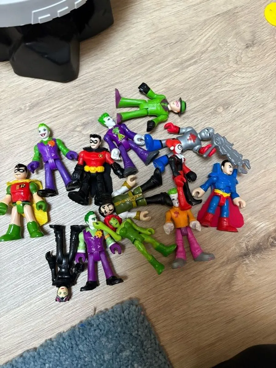 Batman Batcave and accessories - Image 4