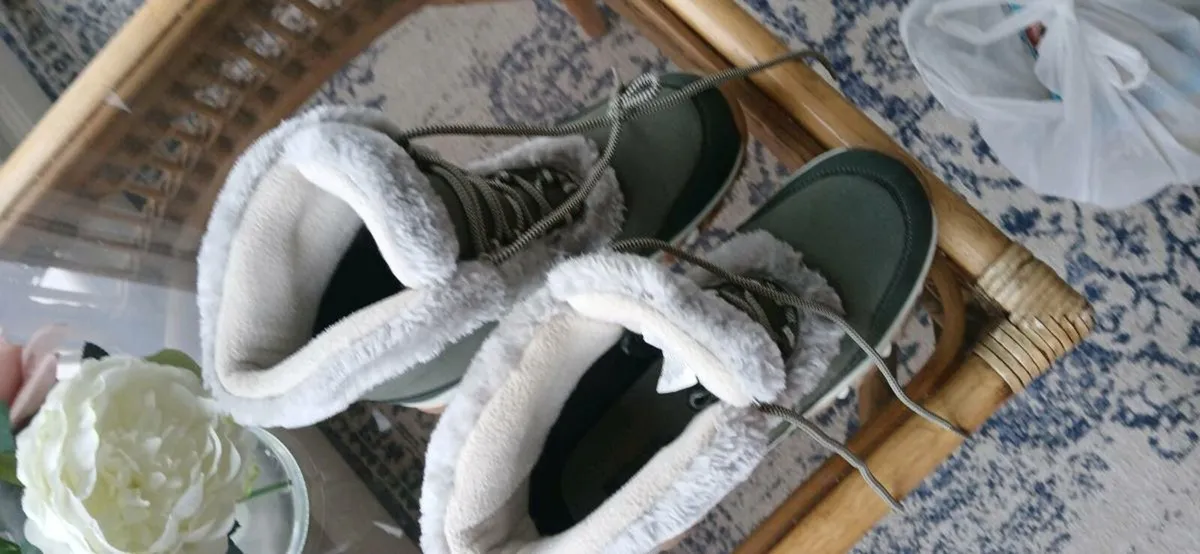 Snow boots brand new - Image 2