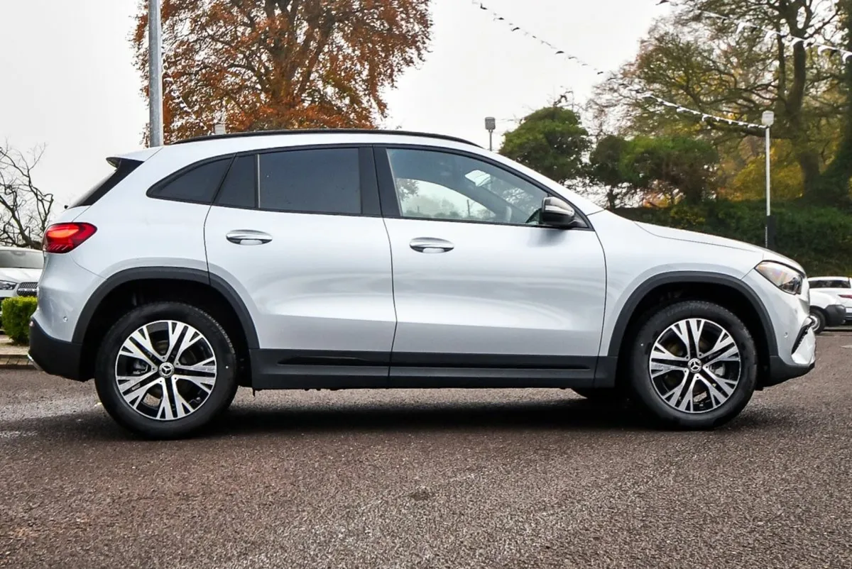 Mercedes-Benz GLA 180d Progressive Night Pack Auto - Image 3