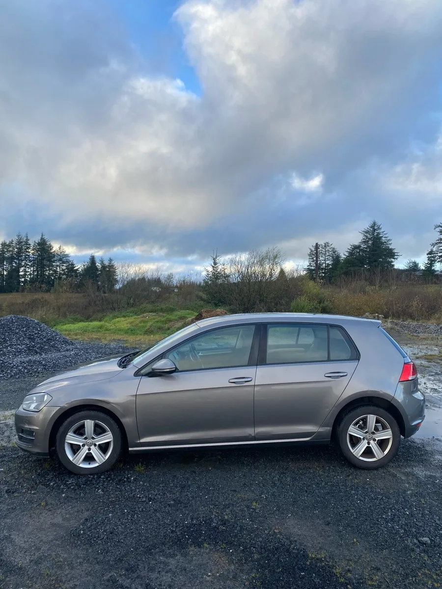 142 Volkswagen Golf - Image 4