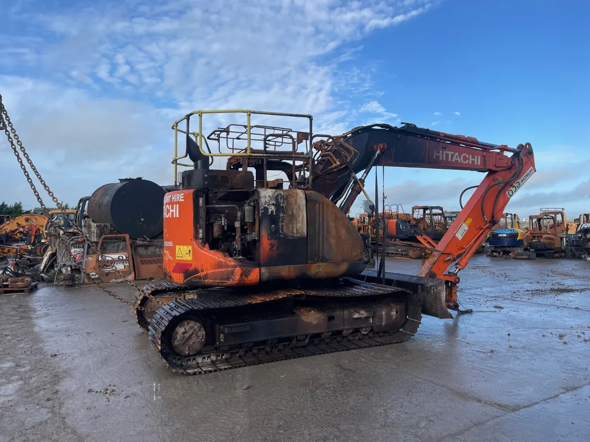 Hitachi ZX135US-6 Dismantling - Image 4