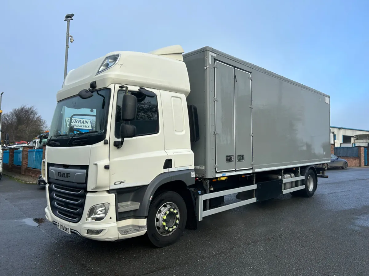 2020 Daf cf370 4x2 box of chassis cab - Image 1