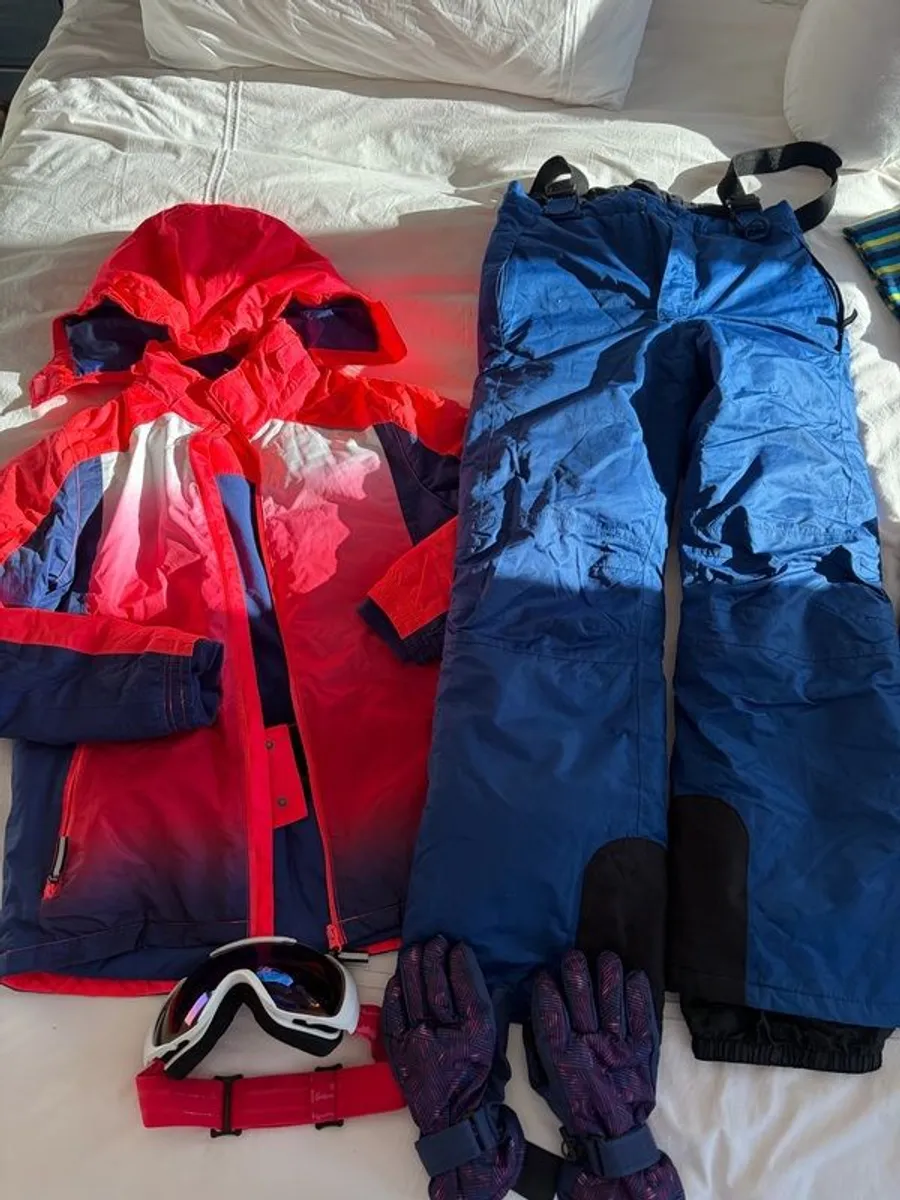 Girls ski gear age 10-12 - Image 1