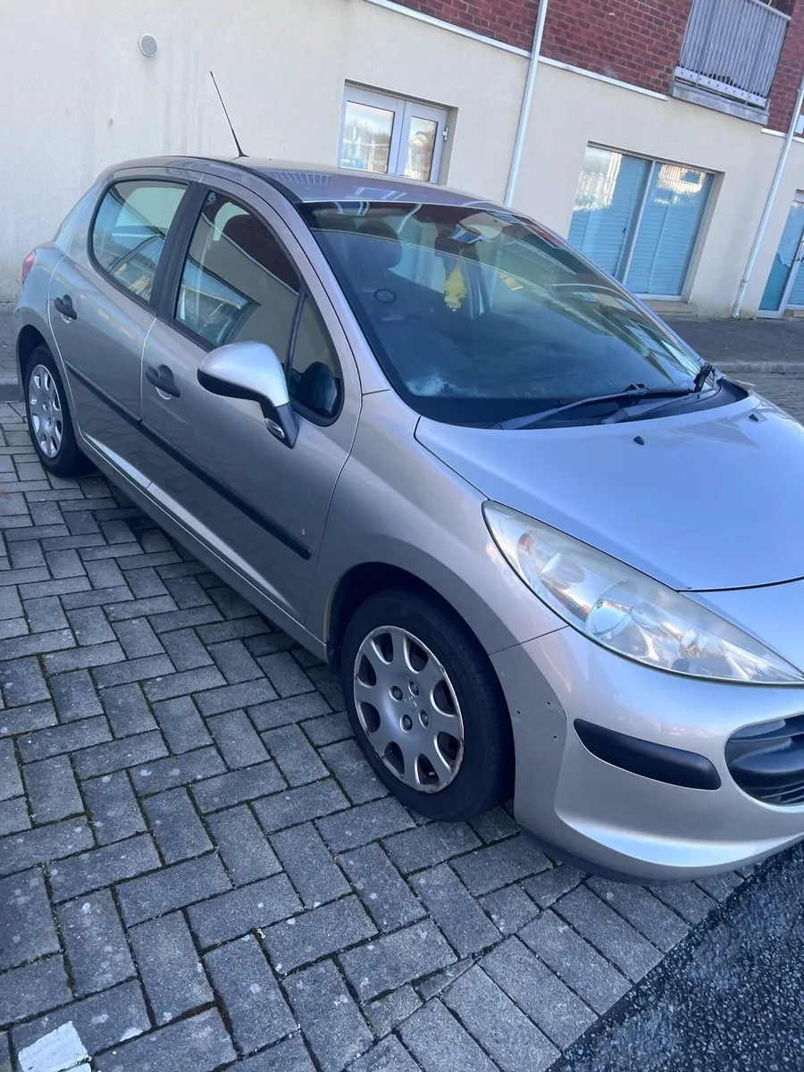 Car 207 (2007) - Image 2