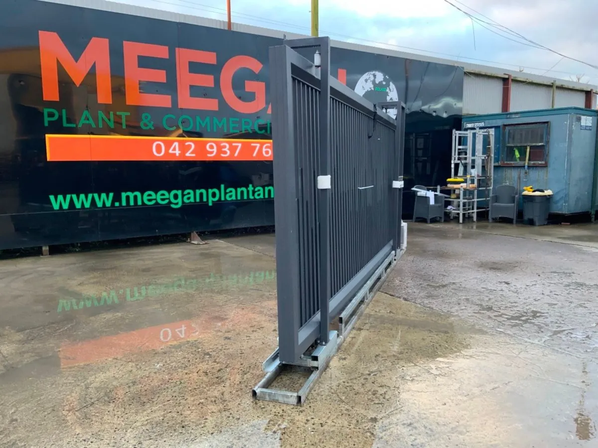 SLIDING GATE. - Image 3