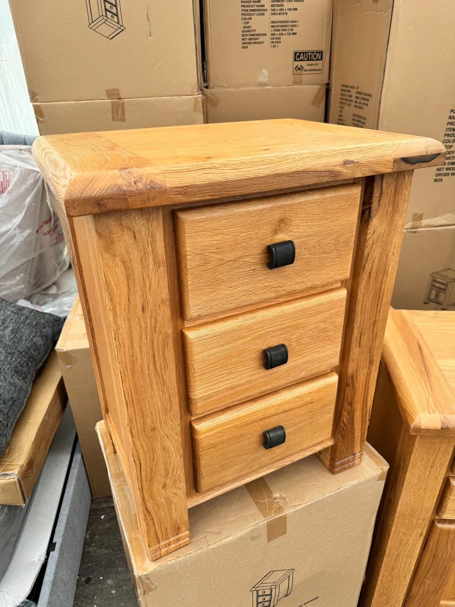 Solid Oak Bedside Lockers x 2 - Image 2