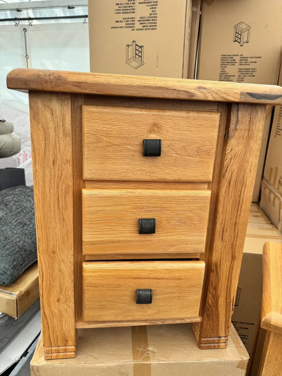 Solid Oak Bedside Lockers x 2 - Image 4