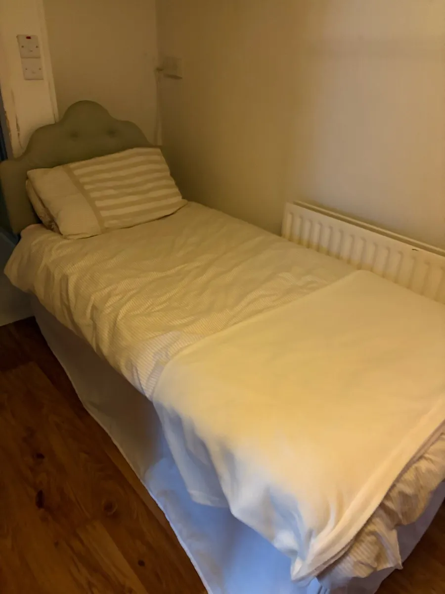 Beds - Image 2
