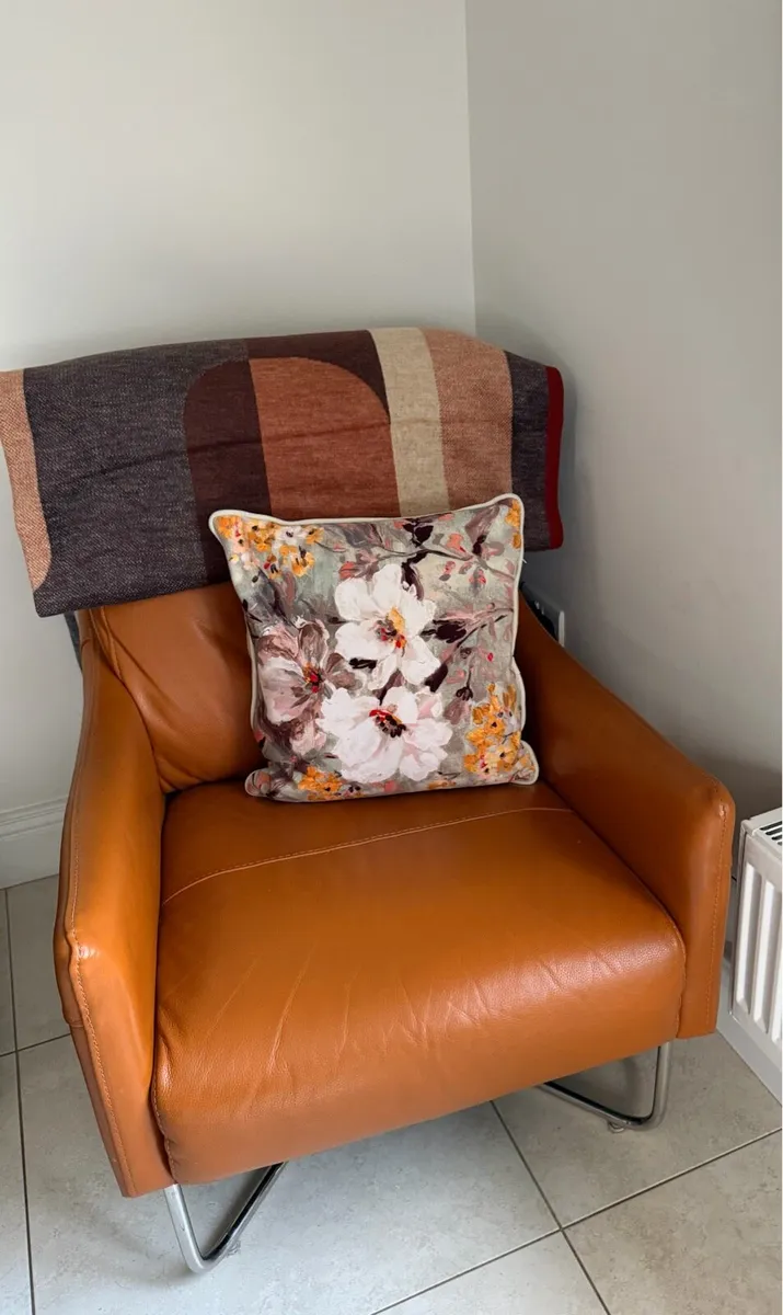 2 FABULOUS LEATHER ARM CHAIRS - Image 2