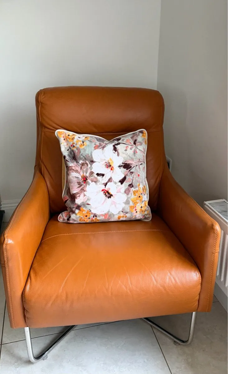 2 FABULOUS LEATHER ARM CHAIRS - Image 3