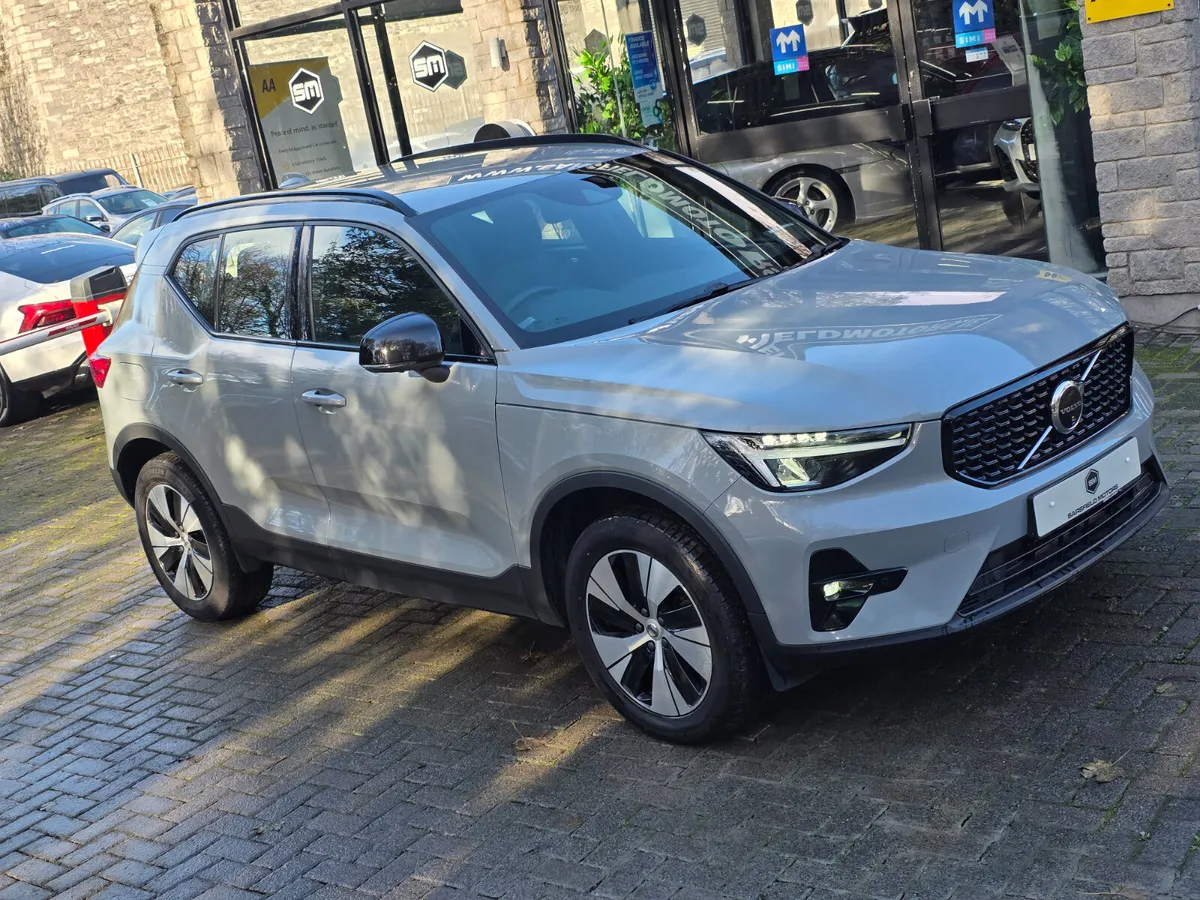 2023 VOLVO XC40 RECHARGE T4 PLUS AUTO. - Image 4