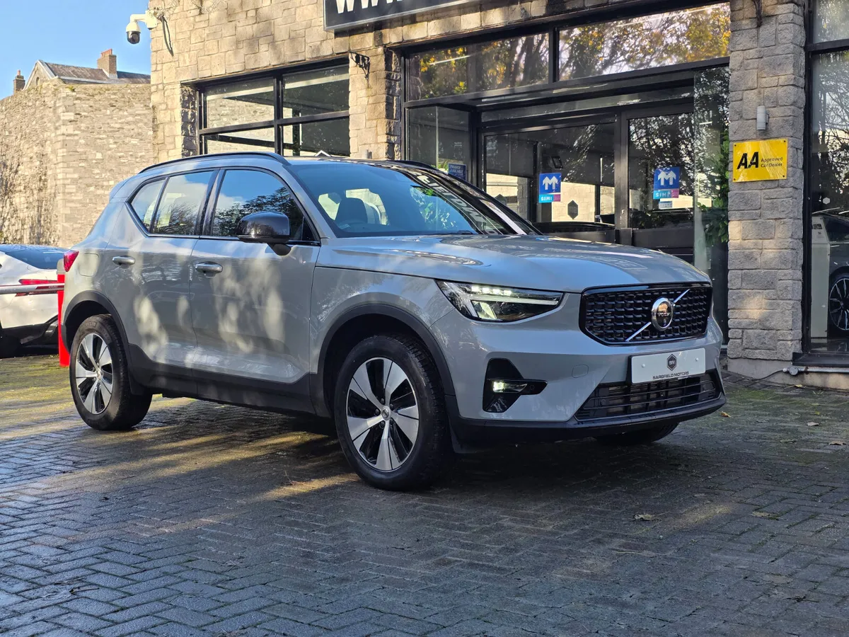 2023 VOLVO XC40 RECHARGE T4 PLUS AUTO. - Image 3