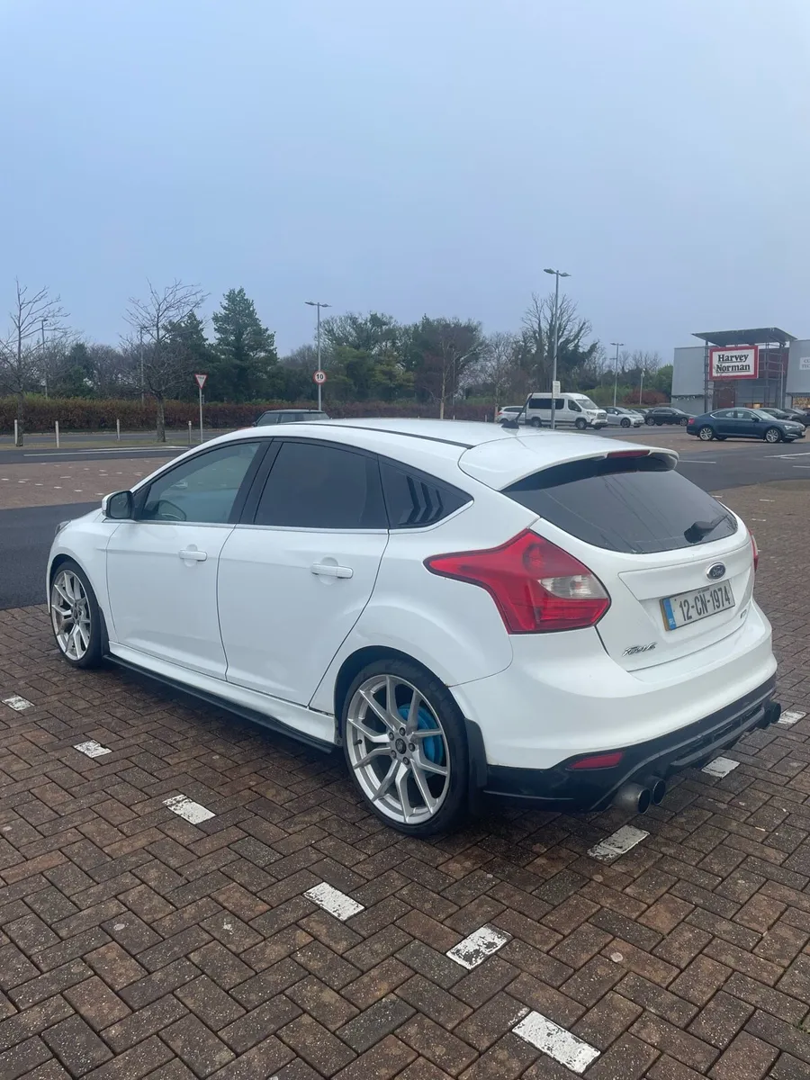 Ford Focus - Image 2