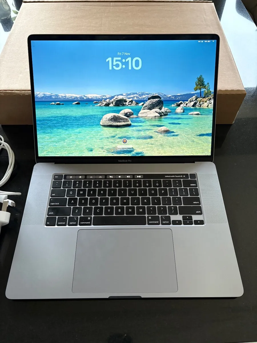 16" Apple MacBook Pro Tahoe (512GB SSD, 16gb) - Image 1