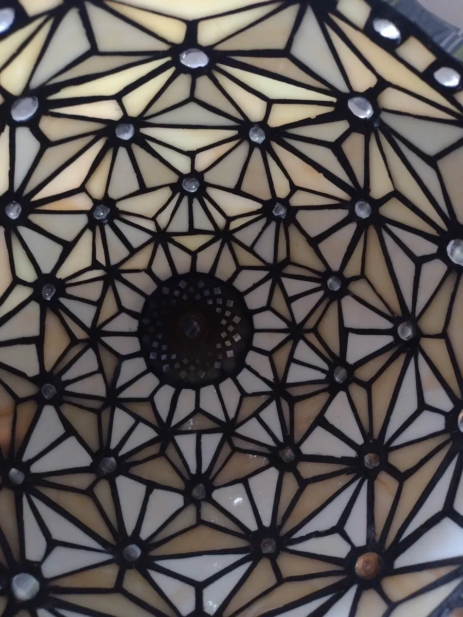 Beautiful Tiffany lamp shade - Image 4