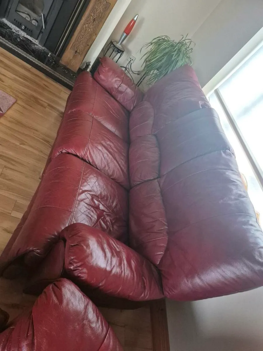 Leather 3 piece suite - Image 1