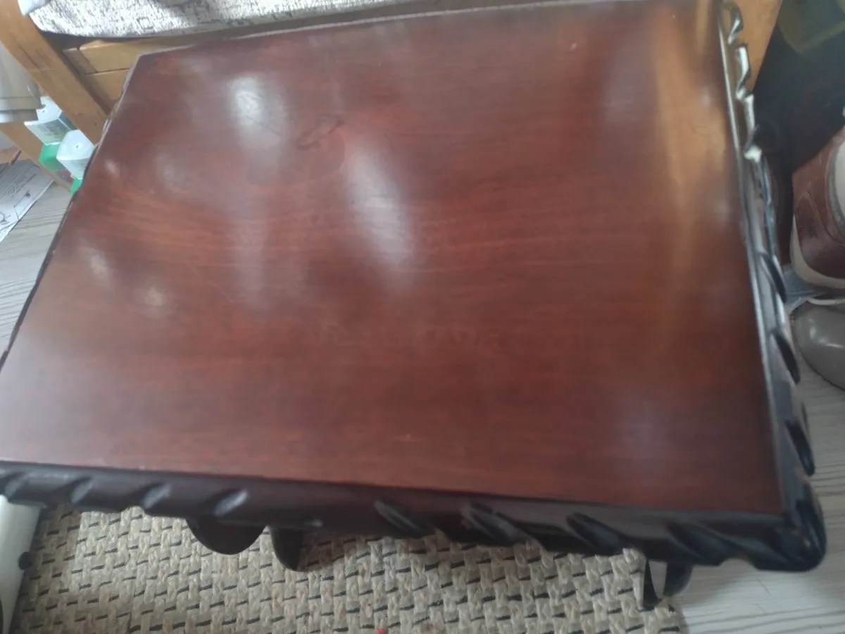 Beautiful antique mahogany lamp table with shelf - Image 2